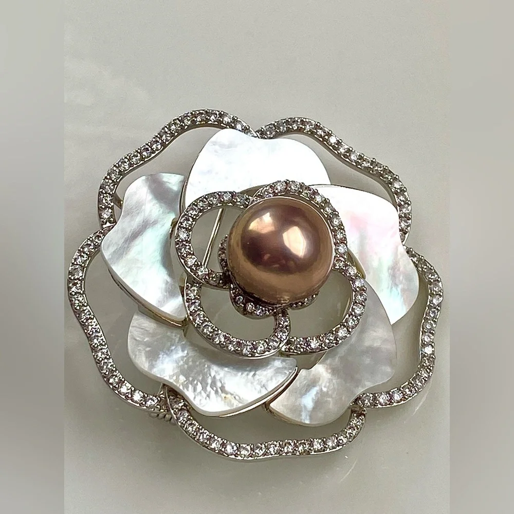 P240-Handmade Metallic Edison Pearl And Mother-of-Pearl Flower Brooch/Pendant - Picture 10 of 11
